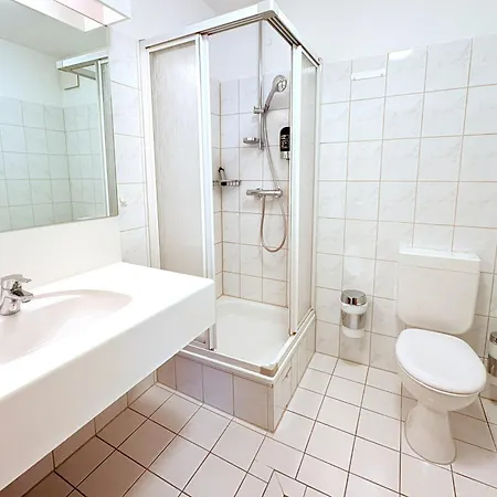 2 Im Haus Huehnergott