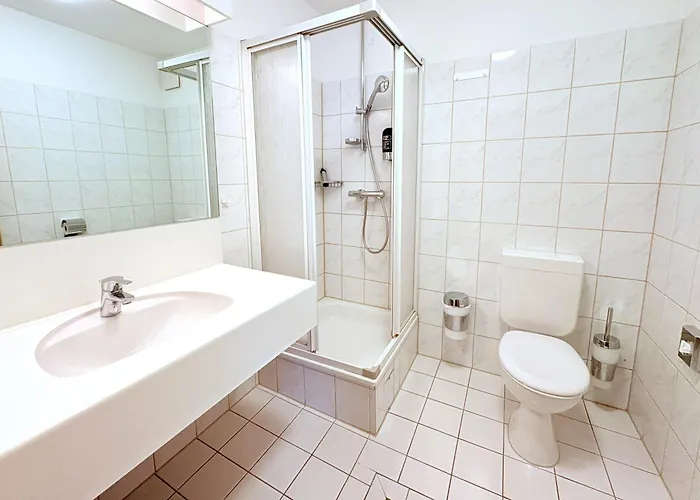 2 Im Haus Huehnergott